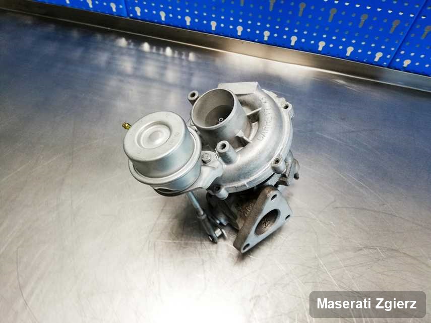 Wyczyszczona w laboratorium w Zgierzu turbosprężarka do osobówki z logo Maserati przygotowana w pracowni wyremontowana przed spakowaniem