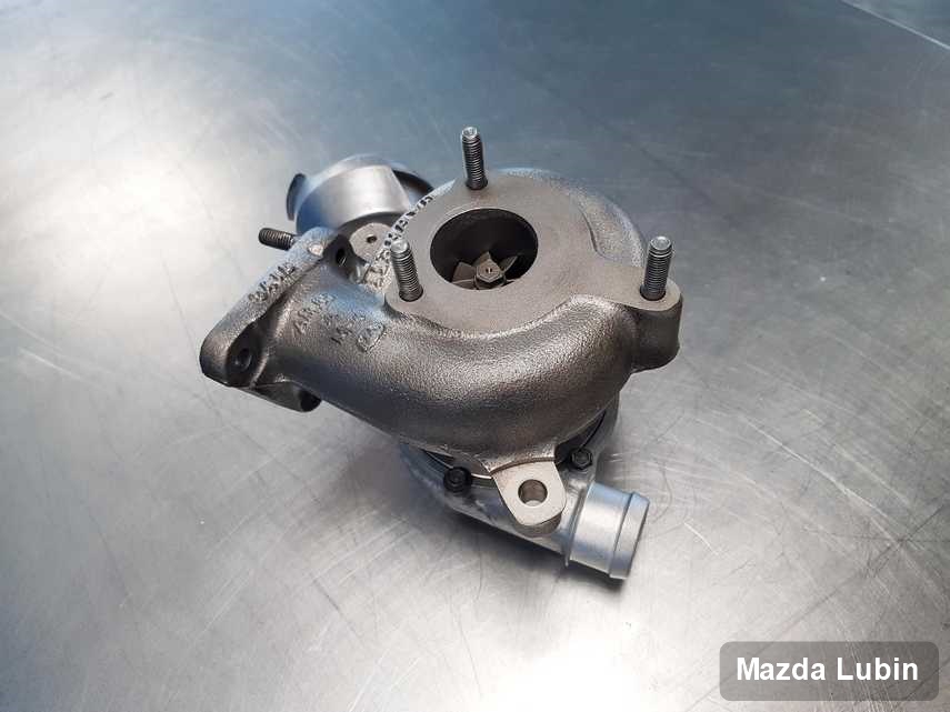 Wyczyszczona w laboratorium w Lubinie turbosprężarka do auta z logo Mazda przygotowana w warsztacie zregenerowana przed nadaniem