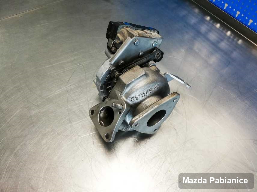 Naprawiona w laboratorium w Pabianicach turbosprężarka do aut  koncernu Mazda przygotowana w laboratorium po regeneracji przed nadaniem