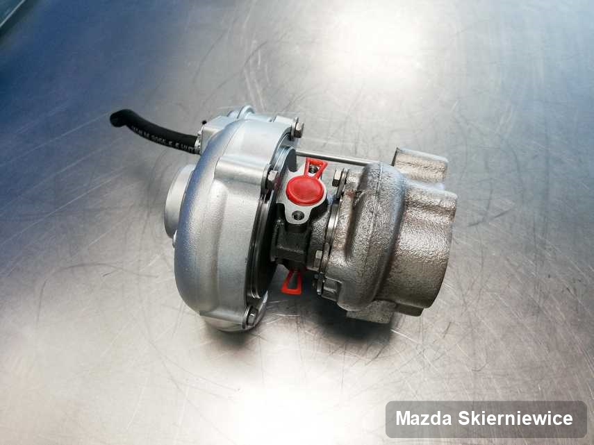 Wyremontowana w laboratorium w Skierniewicach turbosprężarka do pojazdu z logo Mazda przygotowana w warsztacie po remoncie przed nadaniem