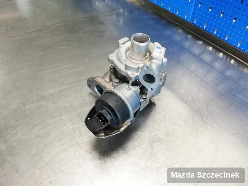 Naprawiona w przedsiębiorstwie w Szczecinku turbina do pojazdu marki Mazda przyszykowana w laboratorium po remoncie przed nadaniem