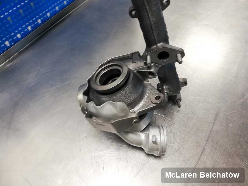 Zregenerowana w pracowni regeneracji w Bełchatowie turbosprężarka do pojazdu spod znaku McLaren przygotowana w laboratorium naprawiona przed nadaniem