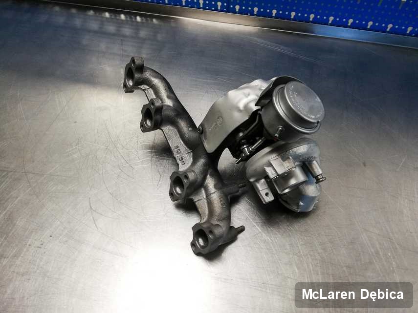 Wyremontowana w firmie w Dębicy turbosprężarka do osobówki marki McLaren przygotowana w laboratorium po regeneracji przed spakowaniem
