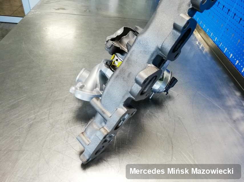 Zregenerowana w pracowni w Mińsku Mazowieckim turbina do osobówki spod znaku Mercedes przyszykowana w warsztacie zregenerowana przed spakowaniem
