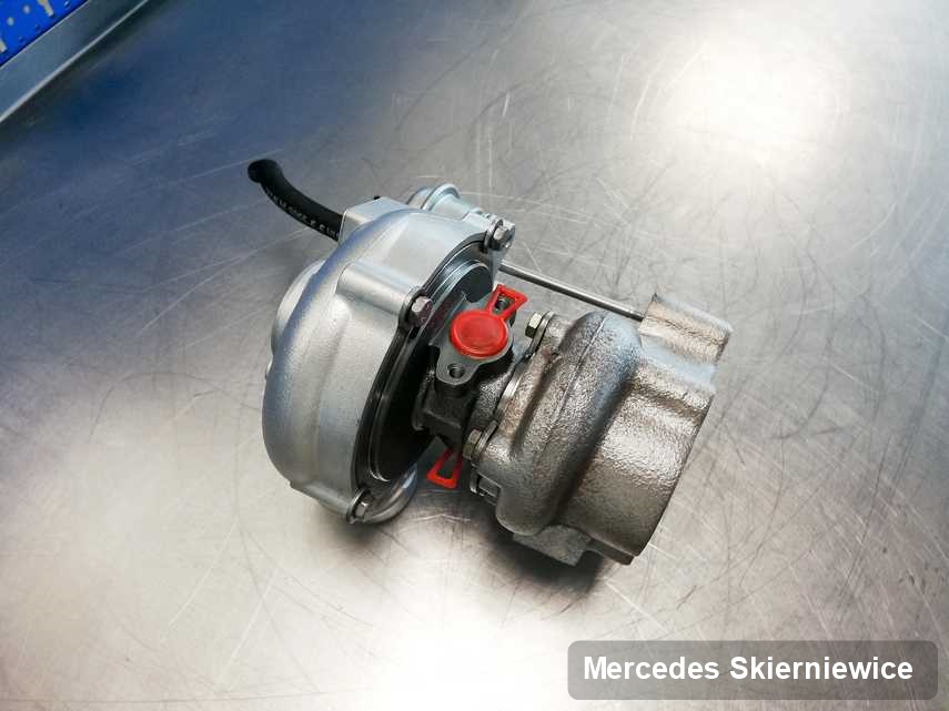 Wyremontowana w firmie zajmującej się regeneracją w Skierniewicach turbosprężarka do pojazdu producenta Mercedes przyszykowana w warsztacie zregenerowana przed nadaniem
