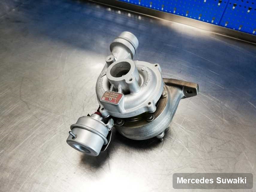 Wyczyszczona w laboratorium w Suwałkach turbosprężarka do samochodu koncernu Mercedes przyszykowana w warsztacie wyremontowana przed wysyłką
