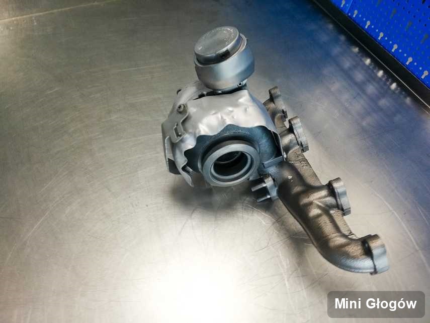 Naprawiona w firmie zajmującej się regeneracją w Głogowie turbosprężarka do samochodu firmy Mini przygotowana w laboratorium po regeneracji przed nadaniem