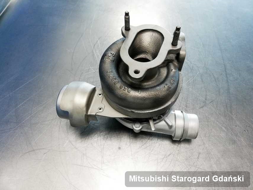Naprawiona w firmie w Starogardzie Gdańskim turbosprężarka do aut  firmy Mitsubishi na stole w warsztacie naprawiona przed wysyłką