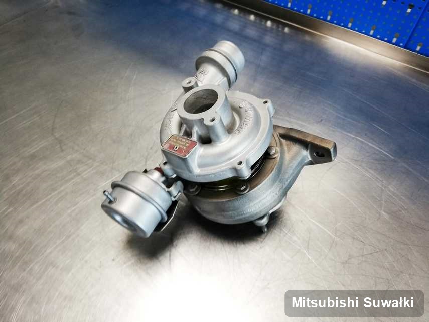 Zregenerowana w laboratorium w Suwałkach turbosprężarka do osobówki producenta Mitsubishi przygotowana w warsztacie wyremontowana przed nadaniem