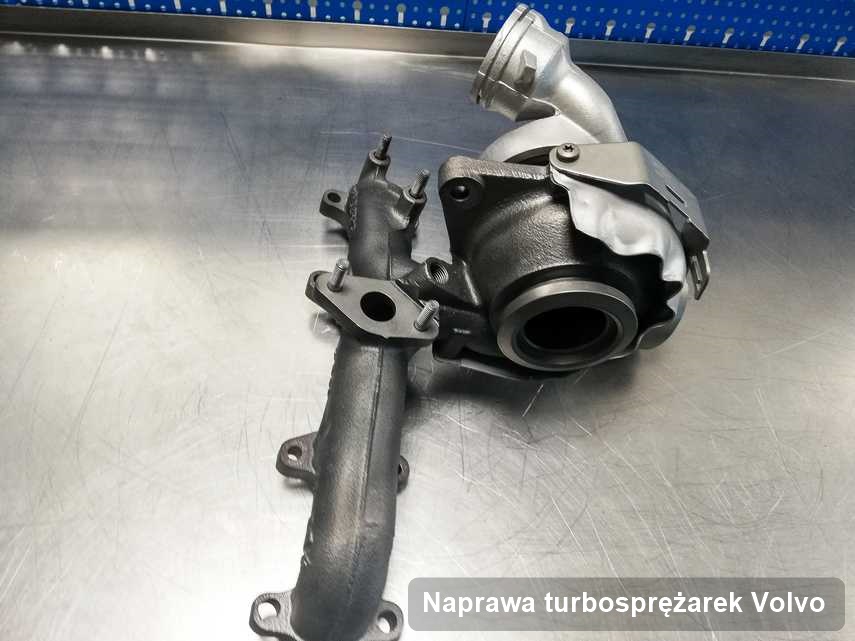 Turbosprężarka do samochodu firmy Volvo wyczyszczona w warsztacie gdzie przeprowadza się  usługę Naprawa turbosprężarek