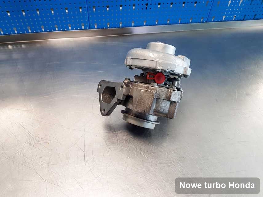 Turbina do diesla sygnowane logiem Honda po naprawie w warsztacie gdzie przeprowadza się  serwis Nowe turbo