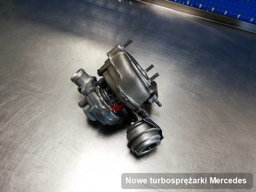 Turbina do auta z logo Mercedes zregenerowana w laboratorium gdzie zleca się usługę Nowe turbosprężarki