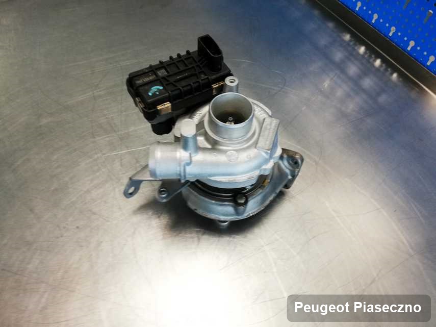 Naprawiona w pracowni w Piasecznie turbosprężarka do samochodu marki Peugeot przyszykowana w warsztacie po regeneracji przed nadaniem