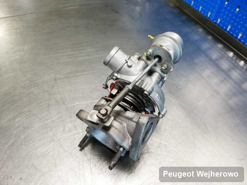 Naprawiona w przedsiębiorstwie w Wejherowie turbosprężarka do pojazdu z logo Peugeot przyszykowana w warsztacie po remoncie przed wysyłką