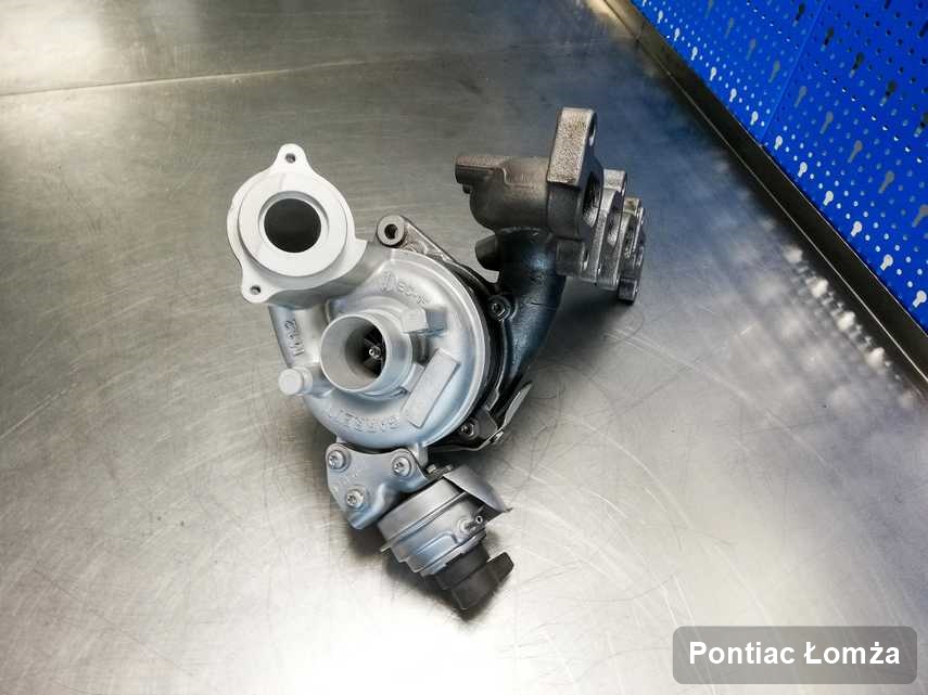 Wyczyszczona w przedsiębiorstwie w Łomży turbosprężarka do samochodu producenta Pontiac przyszykowana w pracowni zregenerowana przed spakowaniem