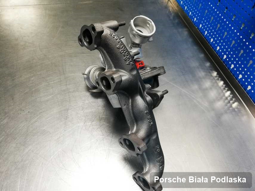 Wyczyszczona w firmie w Białej Podlaskiej turbosprężarka do samochodu marki Porsche przygotowana w laboratorium po regeneracji przed wysyłką
