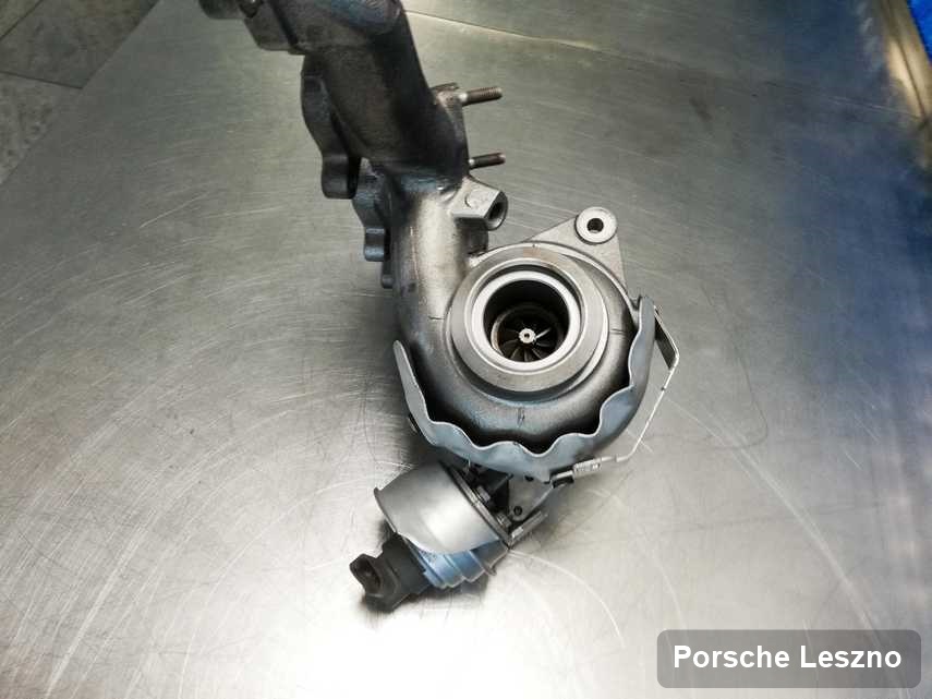 Zregenerowana w firmie zajmującej się regeneracją w Lesznie turbina do samochodu koncernu Porsche przygotowana w warsztacie po regeneracji przed nadaniem