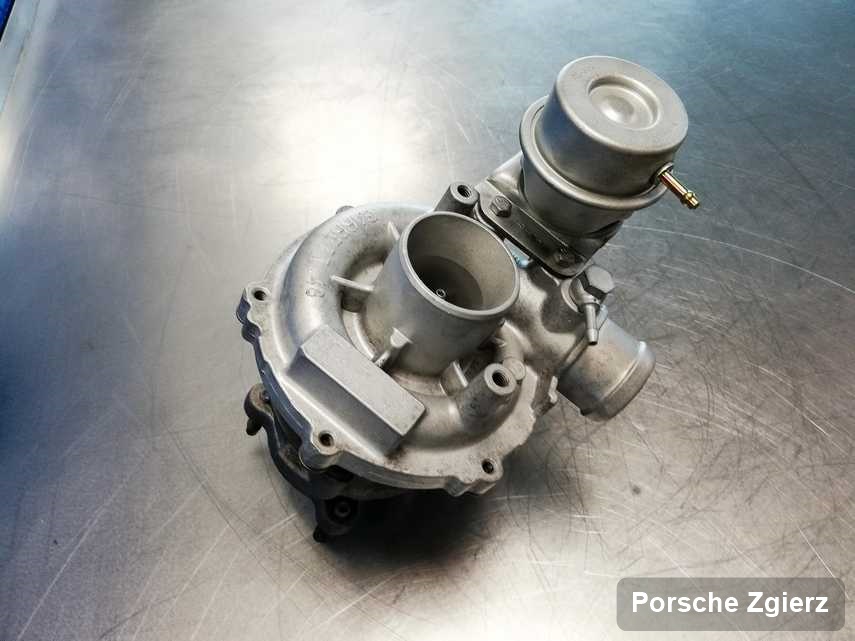 Naprawiona w firmie zajmującej się regeneracją w Zgierzu turbosprężarka do auta marki Porsche przyszykowana w warsztacie zregenerowana przed spakowaniem