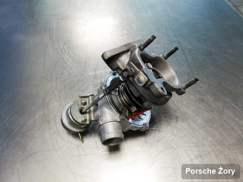 Naprawiona w pracowni regeneracji w Żorach turbina do auta firmy Porsche przyszykowana w pracowni po naprawie przed spakowaniem