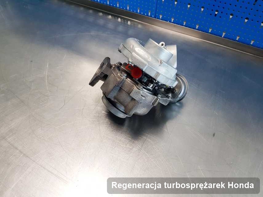 Turbina do pojazdu z logo Honda po naprawie w pracowni gdzie zleca się serwis Regeneracja turbosprężarek