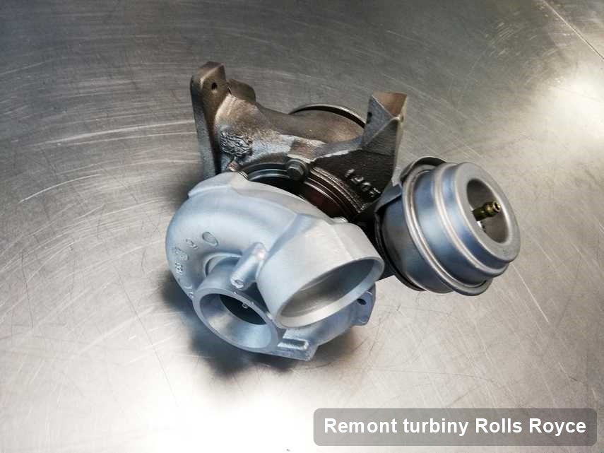Turbina do samochodu osobowego z logo Rolls Royce wyremontowana w pracowni gdzie wykonuje się serwis Remont turbiny