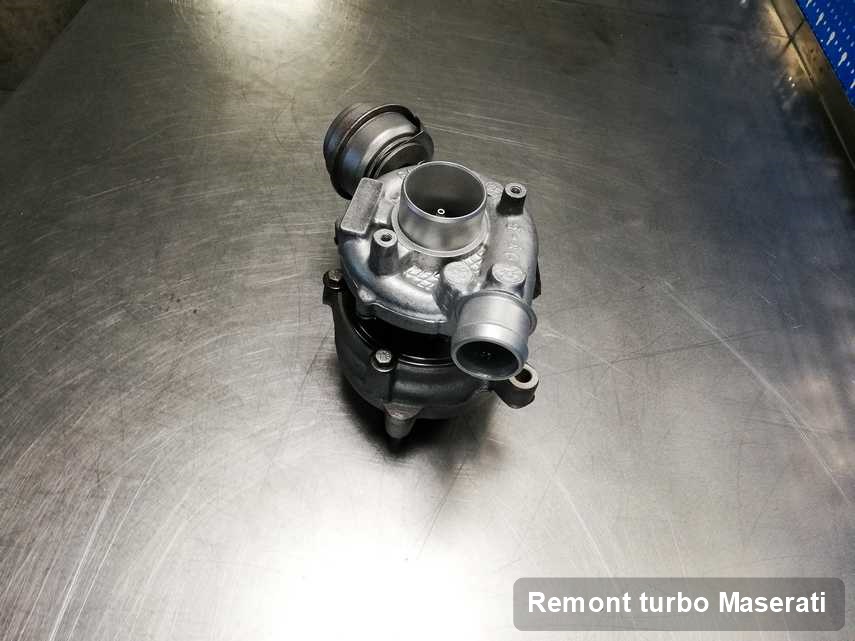 Turbosprężarka do osobówki firmy Maserati wyczyszczona w warsztacie gdzie wykonuje się serwis Remont turbo