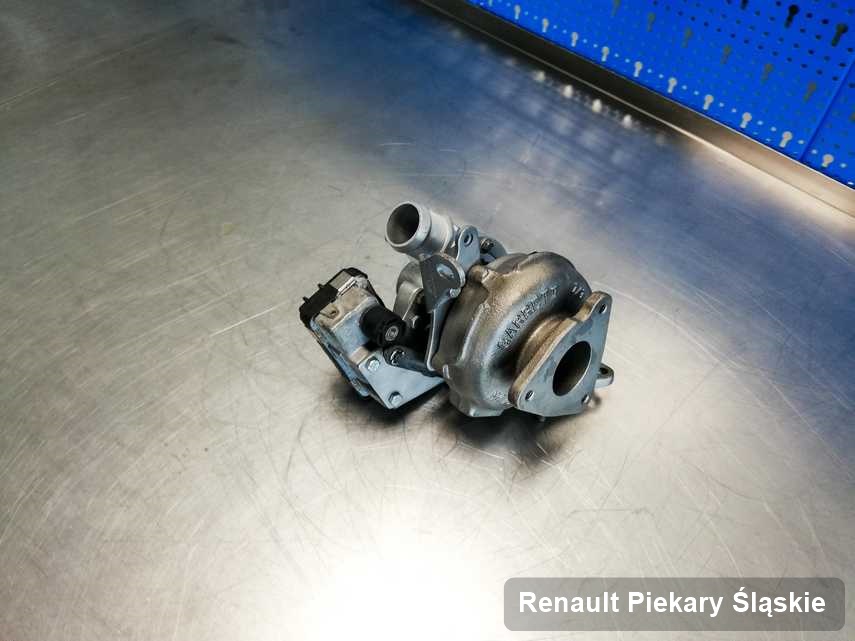 Wyczyszczona w firmie w Piekarach Śląskich turbina do aut  koncernu Renault na stole w pracowni zregenerowana przed spakowaniem
