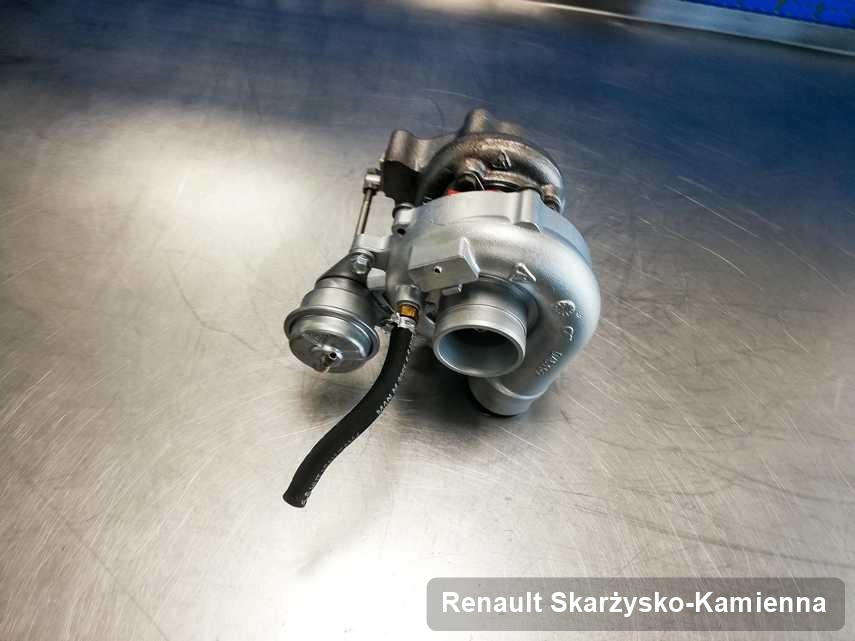 Wyczyszczona w przedsiębiorstwie w Skarżysku-Kamiennej turbina do pojazdu firmy Renault na stole w laboratorium wyremontowana przed spakowaniem
