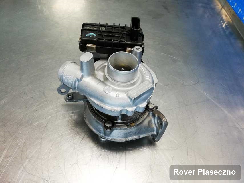 Wyczyszczona w przedsiębiorstwie w Piasecznie turbosprężarka do osobówki z logo Rover przygotowana w laboratorium zregenerowana przed wysyłką