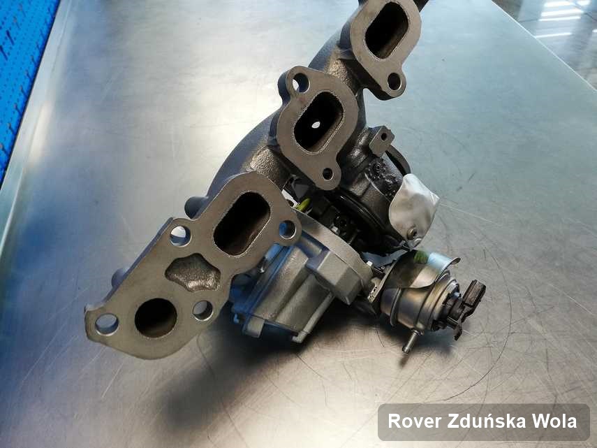 Zregenerowana w przedsiębiorstwie w Zduńskiej Woli turbosprężarka do auta producenta Rover na stole w pracowni zregenerowana przed spakowaniem