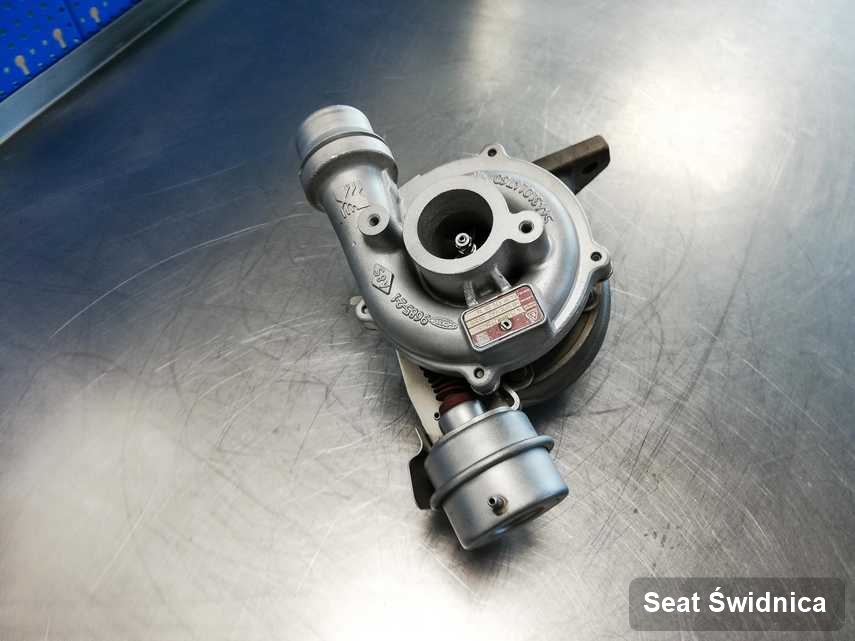 Naprawiona w pracowni w Świdnicy turbosprężarka do samochodu firmy Seat przygotowana w pracowni zregenerowana przed nadaniem