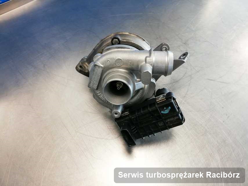 Turbosprężarka po wykonaniu zlecenia Serwis turbosprężarek w pracowni regeneracji z Raciborza działa jak nowa przed wysyłką
