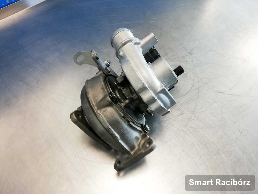 Wyremontowana w przedsiębiorstwie w Raciborzu turbosprężarka do aut  spod znaku Smart przygotowana w pracowni zregenerowana przed spakowaniem