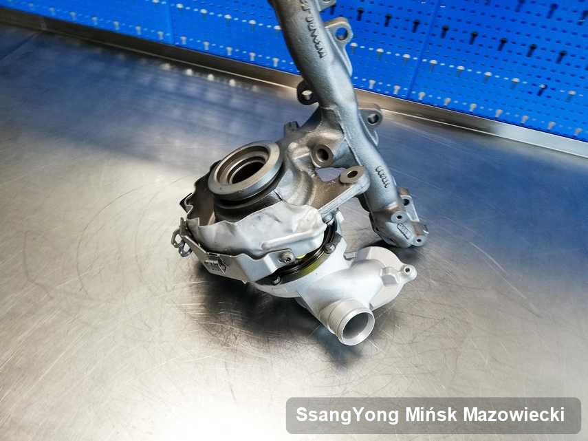 Wyczyszczona w przedsiębiorstwie w Mińsku Mazowieckim turbosprężarka do auta producenta SsangYong przygotowana w warsztacie po naprawie przed spakowaniem