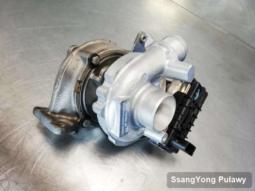 Wyremontowana w laboratorium w Puławach turbosprężarka do aut  z logo SsangYong przygotowana w warsztacie po regeneracji przed nadaniem