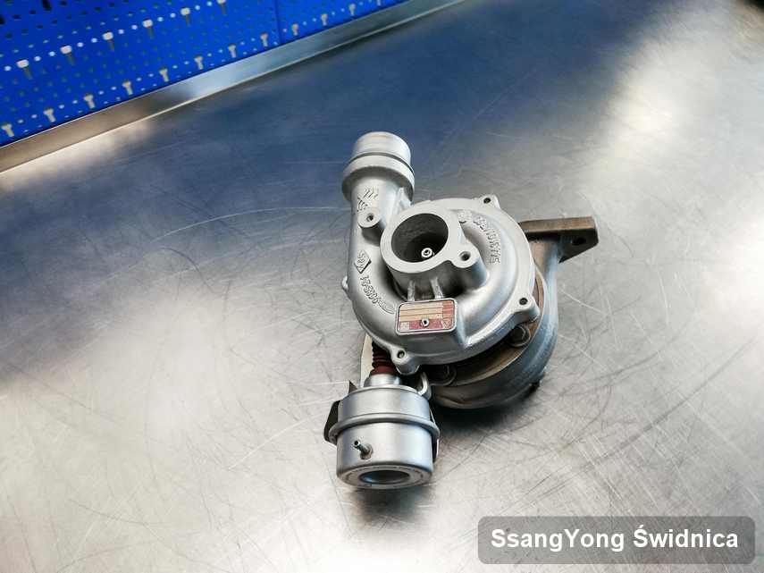 Wyczyszczona w przedsiębiorstwie w Świdnicy turbina do samochodu spod znaku SsangYong przyszykowana w pracowni po regeneracji przed spakowaniem