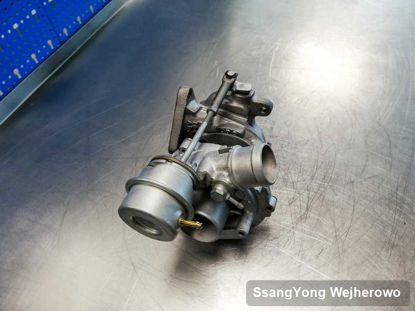Zregenerowana w pracowni regeneracji w Wejherowie turbina do aut  firmy SsangYong na stole w warsztacie po naprawie przed wysyłką