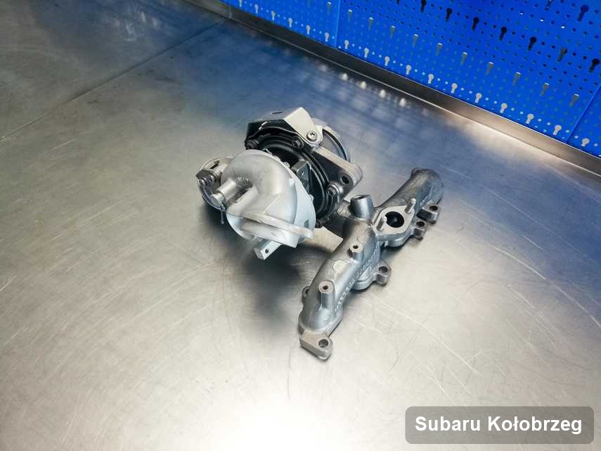 Wyremontowana w firmie zajmującej się regeneracją w Kołobrzegu turbosprężarka do auta firmy Subaru przygotowana w warsztacie po naprawie przed nadaniem