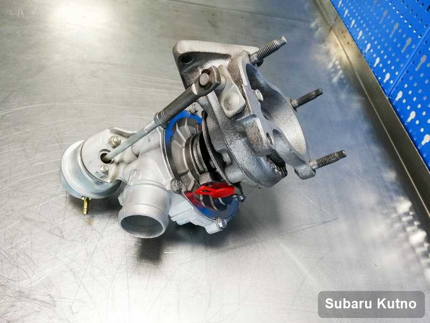 Wyczyszczona w firmie w Kutnie turbosprężarka do aut  spod znaku Subaru przygotowana w warsztacie wyremontowana przed nadaniem