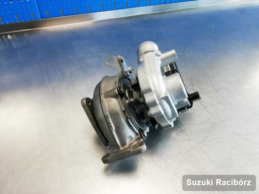 Naprawiona w pracowni w Raciborzu turbosprężarka do samochodu z logo Suzuki przyszykowana w laboratorium wyremontowana przed spakowaniem