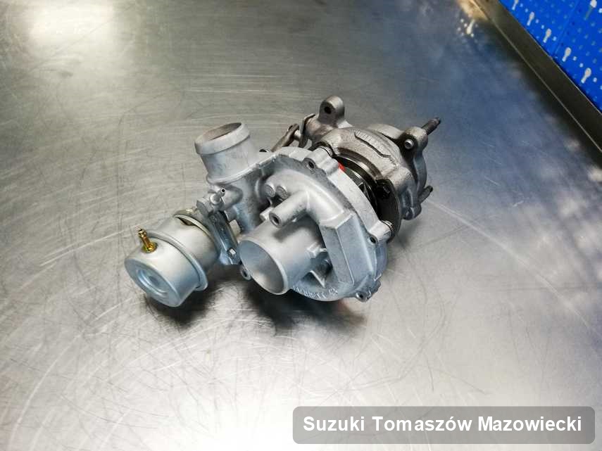 Zregenerowana w laboratorium w Tomaszowie Mazowieckim turbosprężarka do osobówki firmy Suzuki przygotowana w laboratorium po regeneracji przed spakowaniem