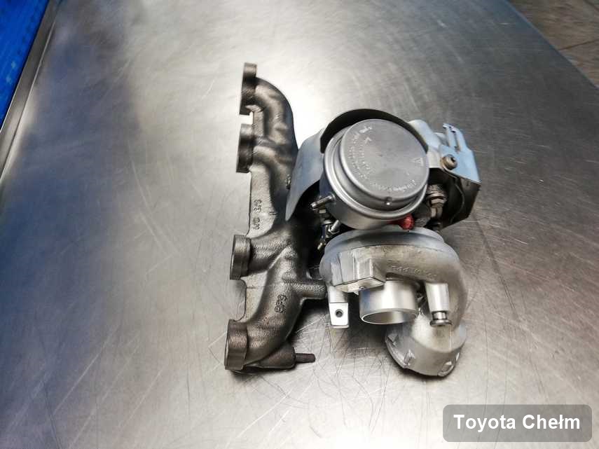 Wyczyszczona w laboratorium w Chełmie turbosprężarka do aut  marki Toyota przyszykowana w pracowni po regeneracji przed wysyłką