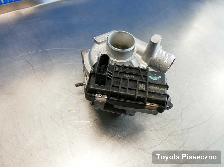 Wyczyszczona w firmie zajmującej się regeneracją w Piasecznie turbosprężarka do samochodu koncernu Toyota przygotowana w laboratorium po regeneracji przed nadaniem