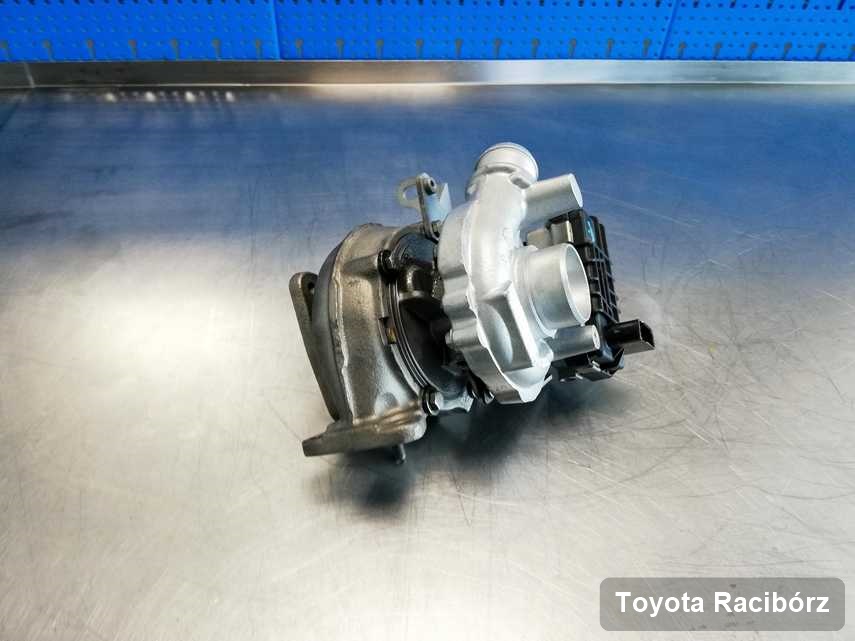 Naprawiona w laboratorium w Raciborzu turbosprężarka do pojazdu spod znaku Toyota przygotowana w pracowni po regeneracji przed nadaniem