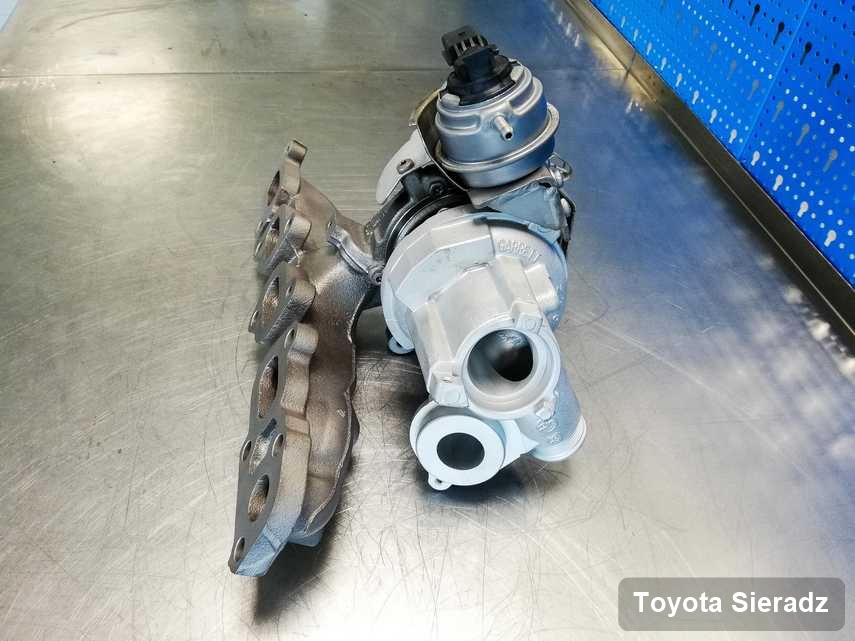Naprawiona w laboratorium w Sieradzu turbosprężarka do osobówki firmy Toyota przyszykowana w laboratorium naprawiona przed spakowaniem