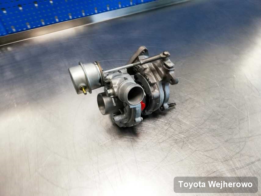 Naprawiona w przedsiębiorstwie w Wejherowie turbosprężarka do osobówki z logo Toyota przyszykowana w laboratorium zregenerowana przed wysyłką