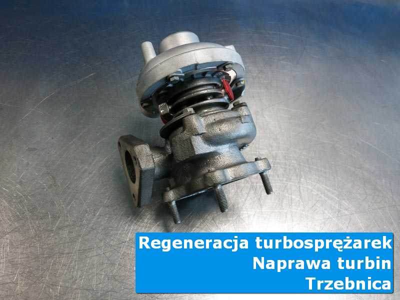 Turbosprężarka przed montażem na stole w laboratorium z Trzebnicy