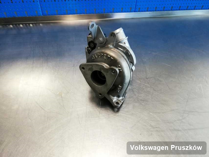 Zregenerowana w firmie w Pruszkowie turbosprężarka do osobówki producenta Volkswagen przygotowana w pracowni po naprawie przed spakowaniem
