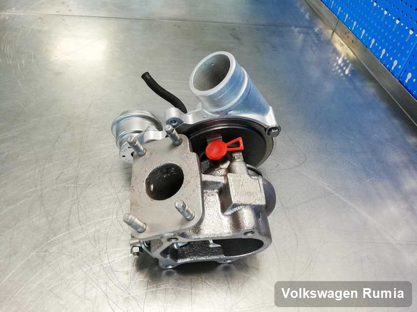 Wyczyszczona w przedsiębiorstwie w Rumi turbosprężarka do pojazdu spod znaku Volkswagen przygotowana w pracowni zregenerowana przed wysyłką