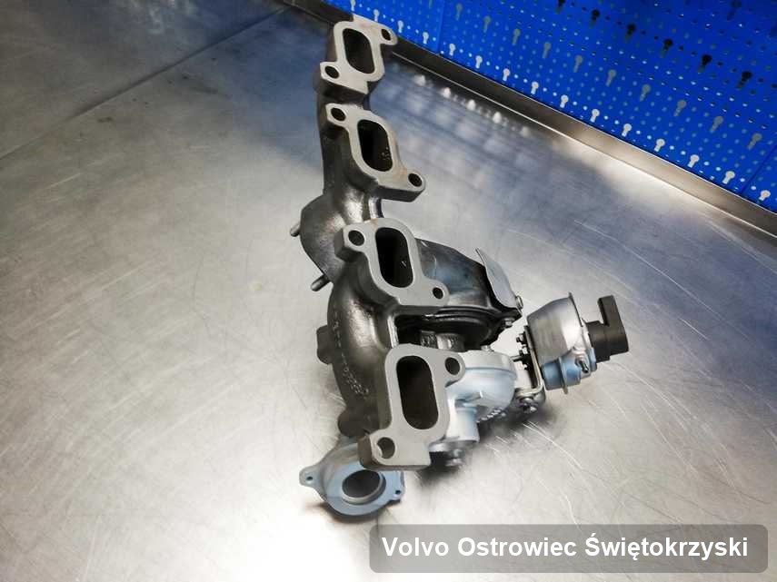 Naprawiona w laboratorium w Ostrowcu Świętokrzyskim turbosprężarka do osobówki z logo Volvo przygotowana w pracowni wyremontowana przed wysyłką